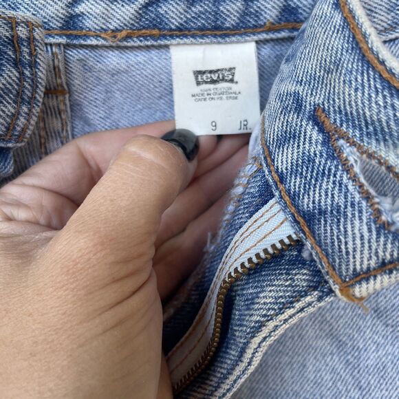 Levi's Women's Red Tab Light Wash Jean Shorts, Size 9 Jr, Vintage Early 90s - Picture 8 of 8